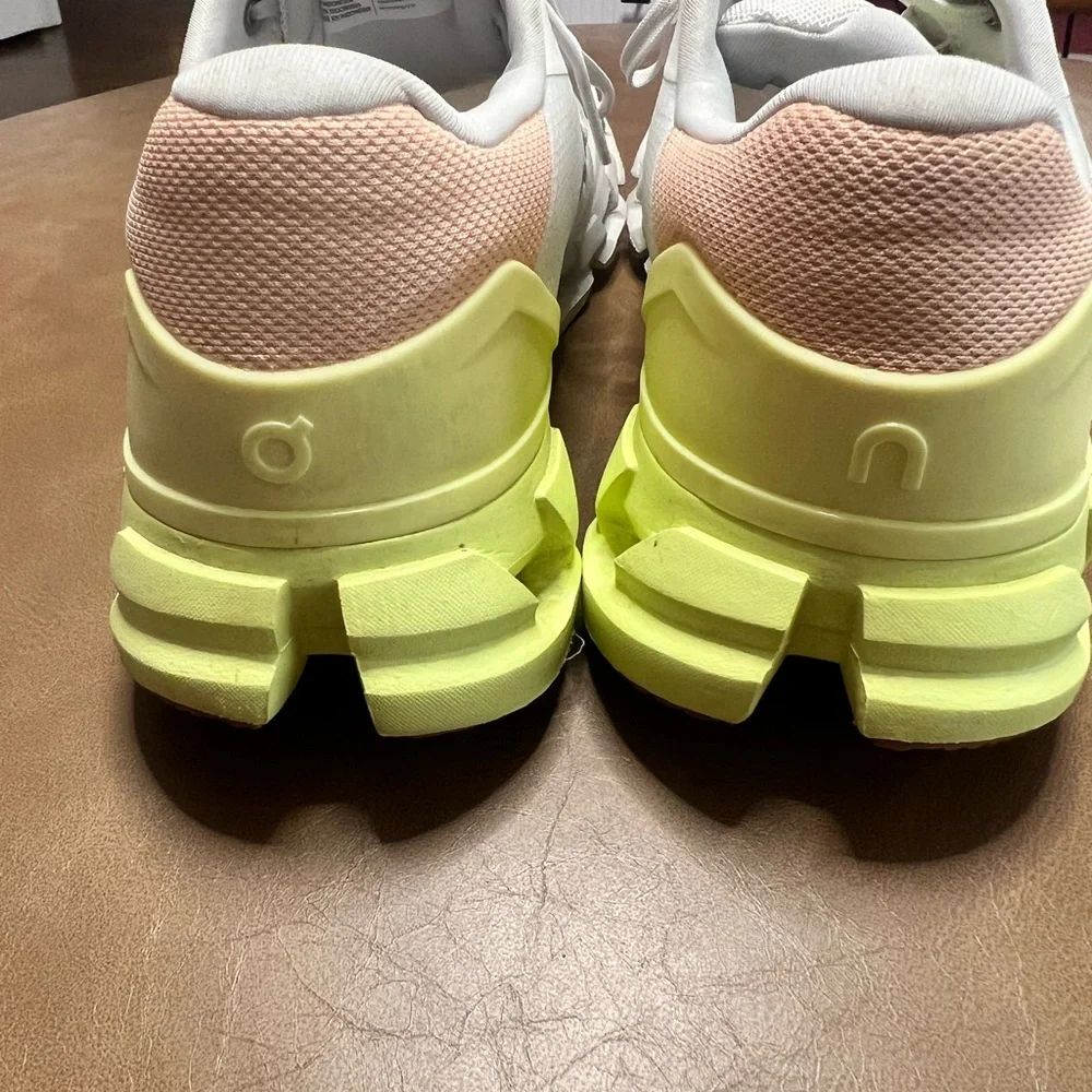 ON Cloud CloudFlyer - Picture 3 of 4